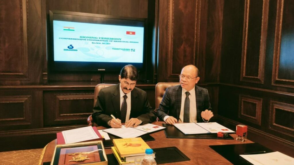 MoU signing_Saklani-Le Thanh