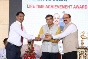 Dr. Muhammed Majeed, Chairman and Founder, Sami-Sabinsa Group has been felicitated with Life Time Achievement Award